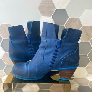 John Fluevog 9.5 wears like a 9. Ultra Marine Rosy Hopeful Ankle Boot.